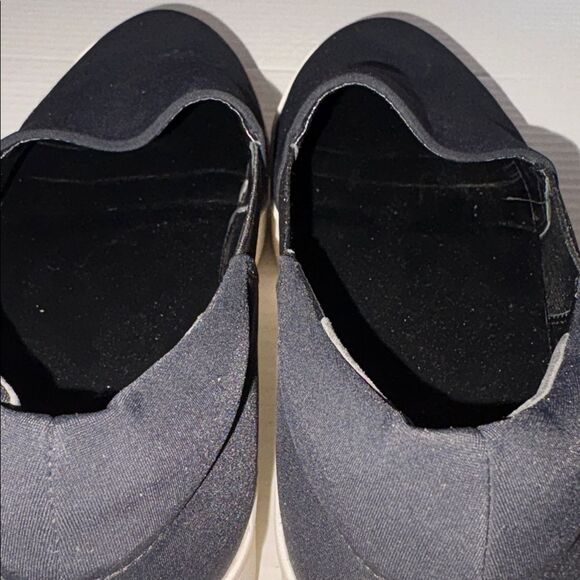 VINCE Black Slip On Sneakers 7.5 - Picture 6 of 9